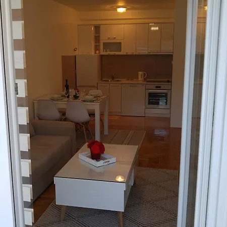 Maximilian Apartament *