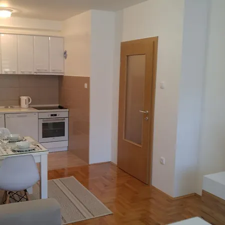Maximilian Apartament *